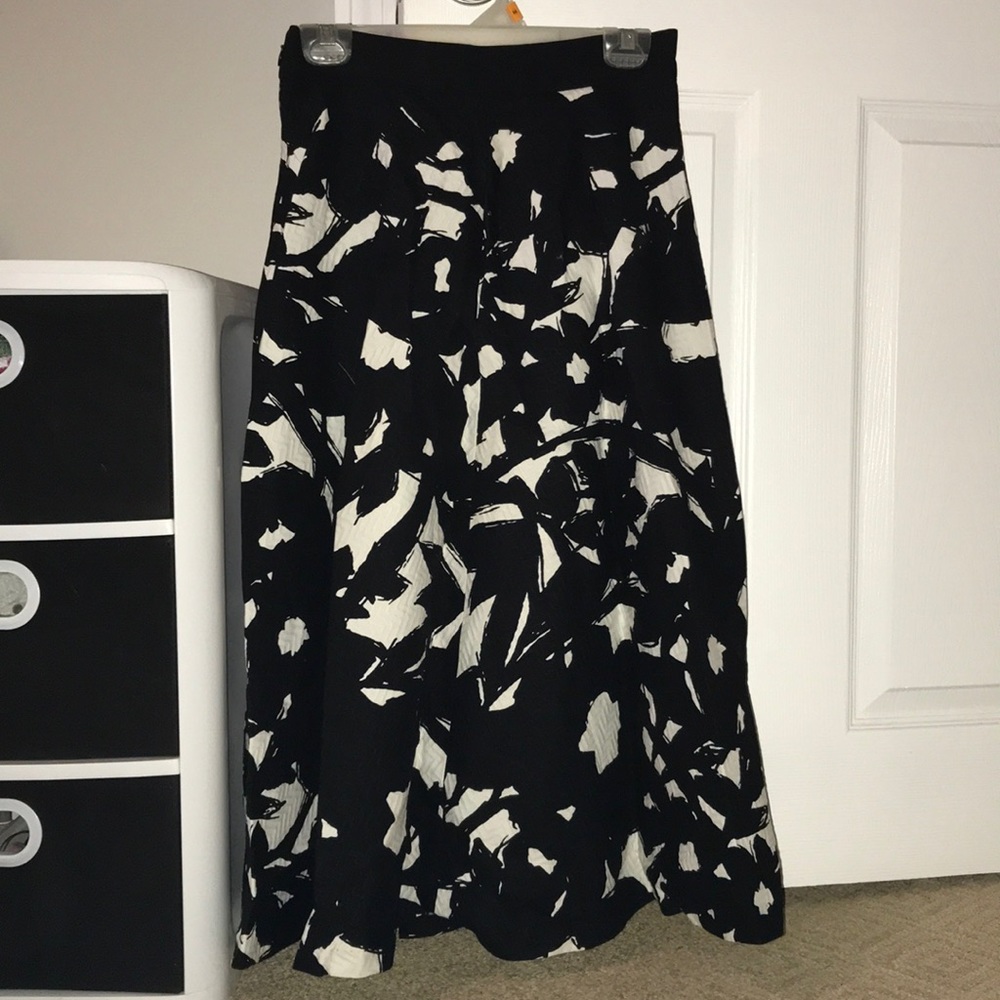 Women’s Black and White Skirt